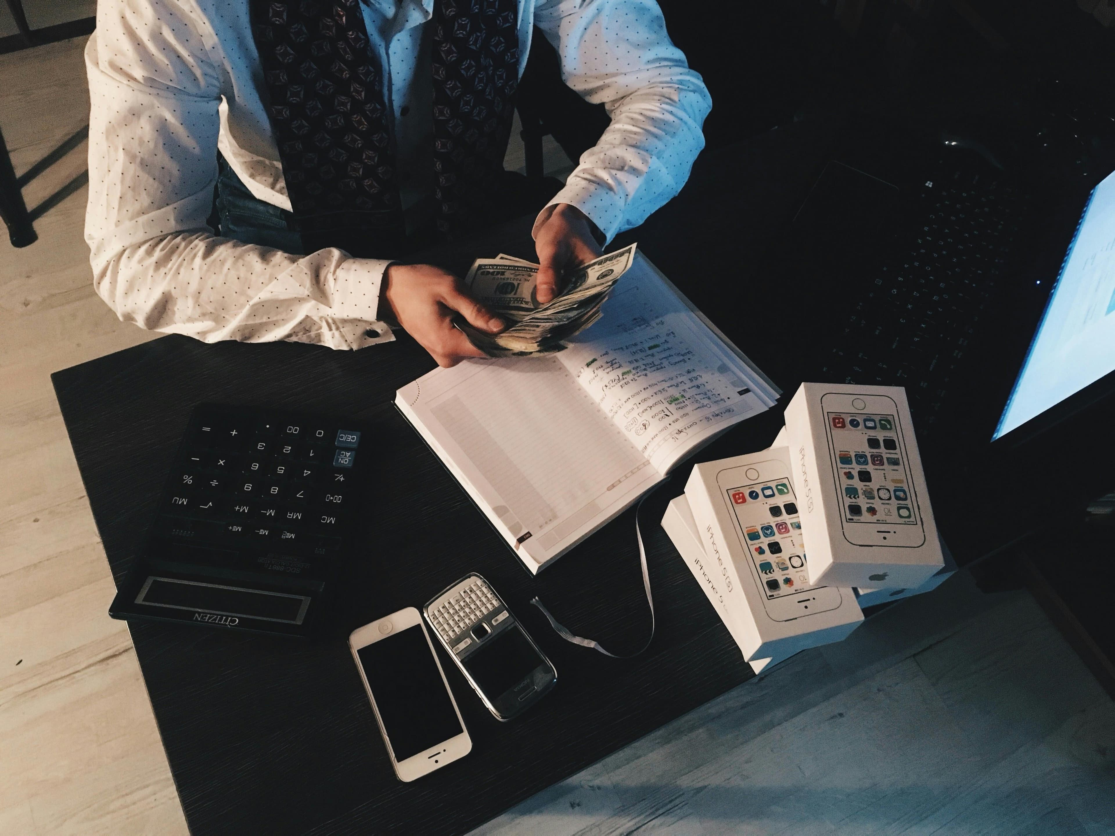 401(k) vs. Roth IRA